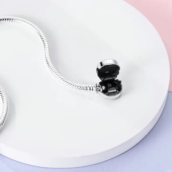 Women’s 925 Sterling Silver Heart Charm Snake Chain Bracelet - Size 7.5” - NWT - Picture 2 of 5